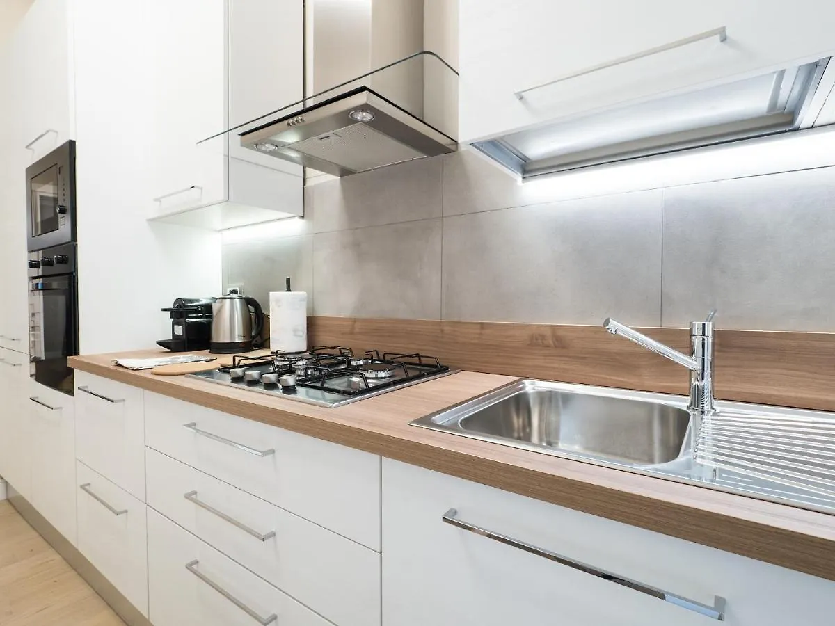 50 Apartments Rome 0*,