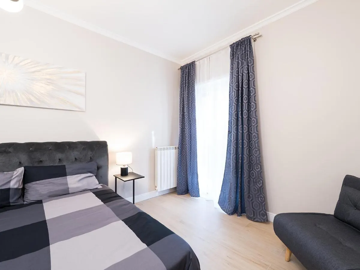 50 Apartments Rome 0*,